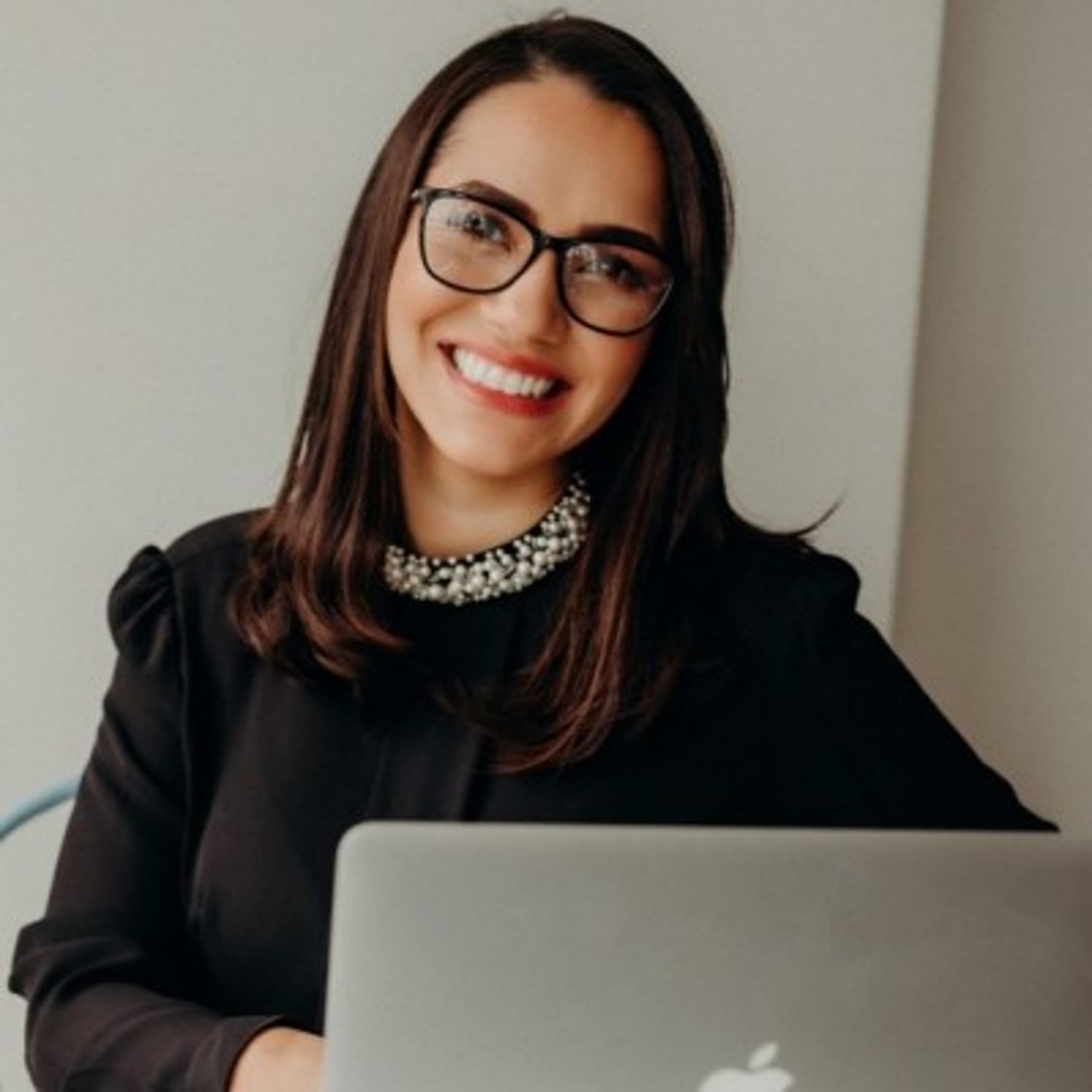 Foto de Ana Karina, Coordenadora de RH na Pumatronix